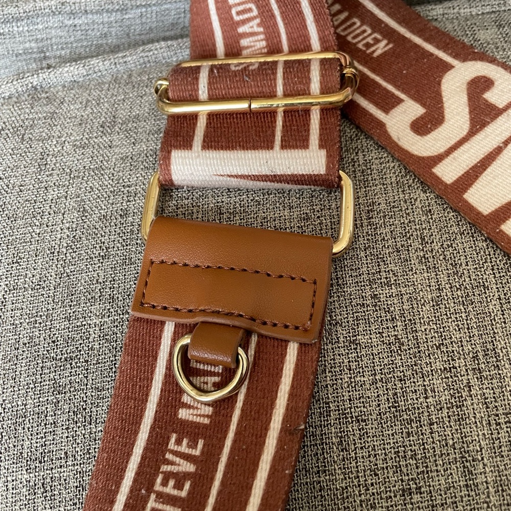 Steve Madden BWebber Tan White Canvas Crossbody logo Belt Satchel Bag - Picture 3 of 11